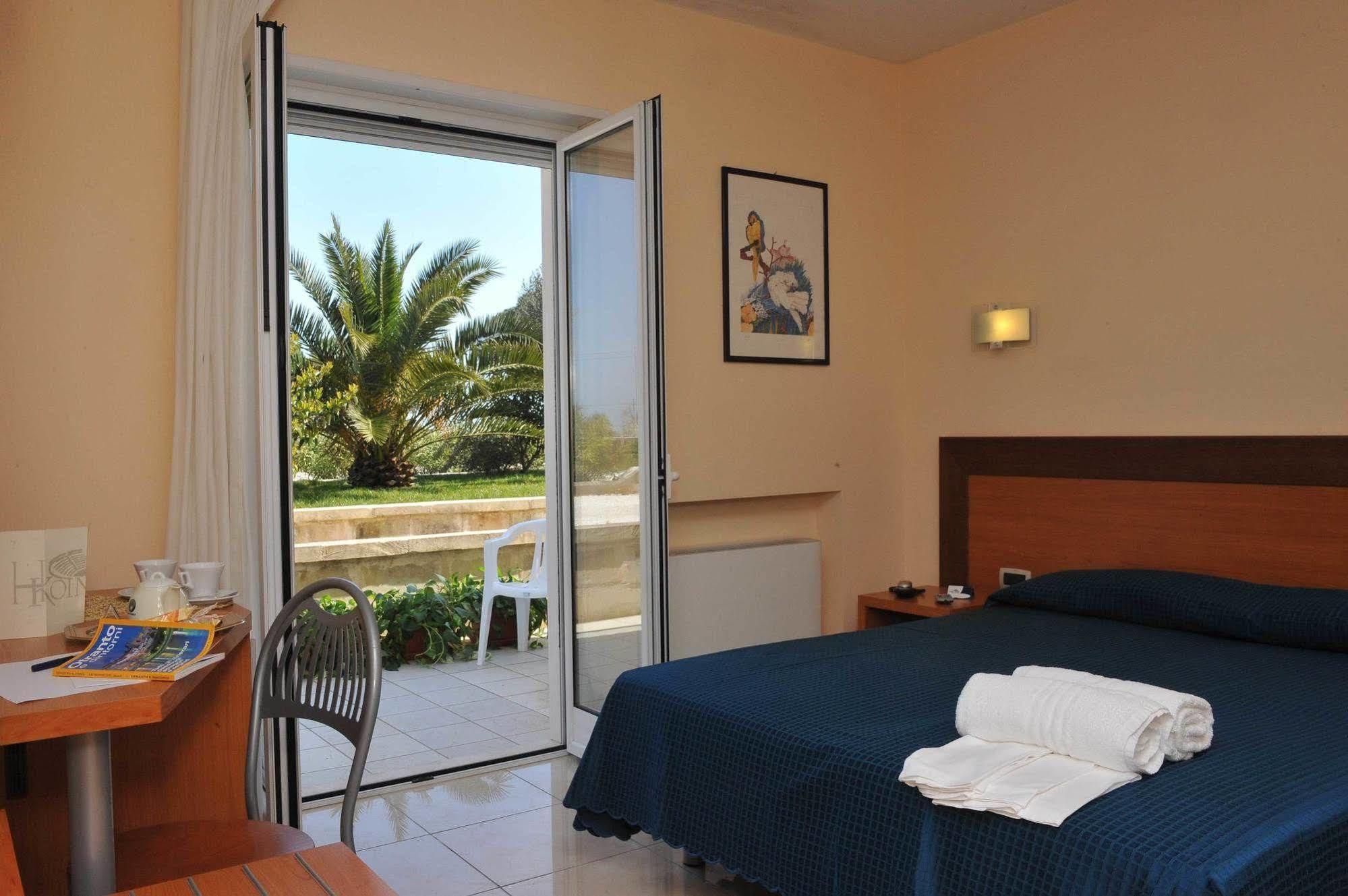 Hotel Club Koine Otranto Bagian luar foto