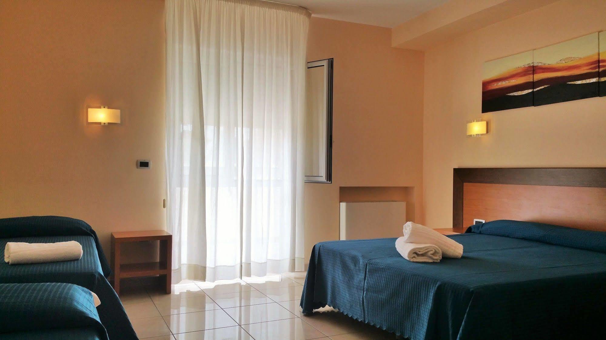 Hotel Club Koine Otranto Bagian luar foto
