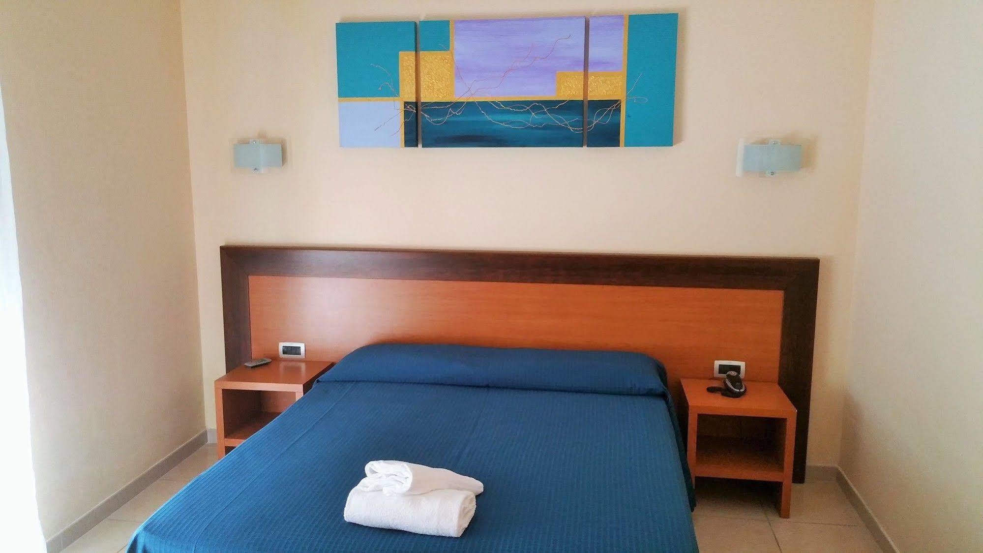 Hotel Club Koine Otranto Bagian luar foto