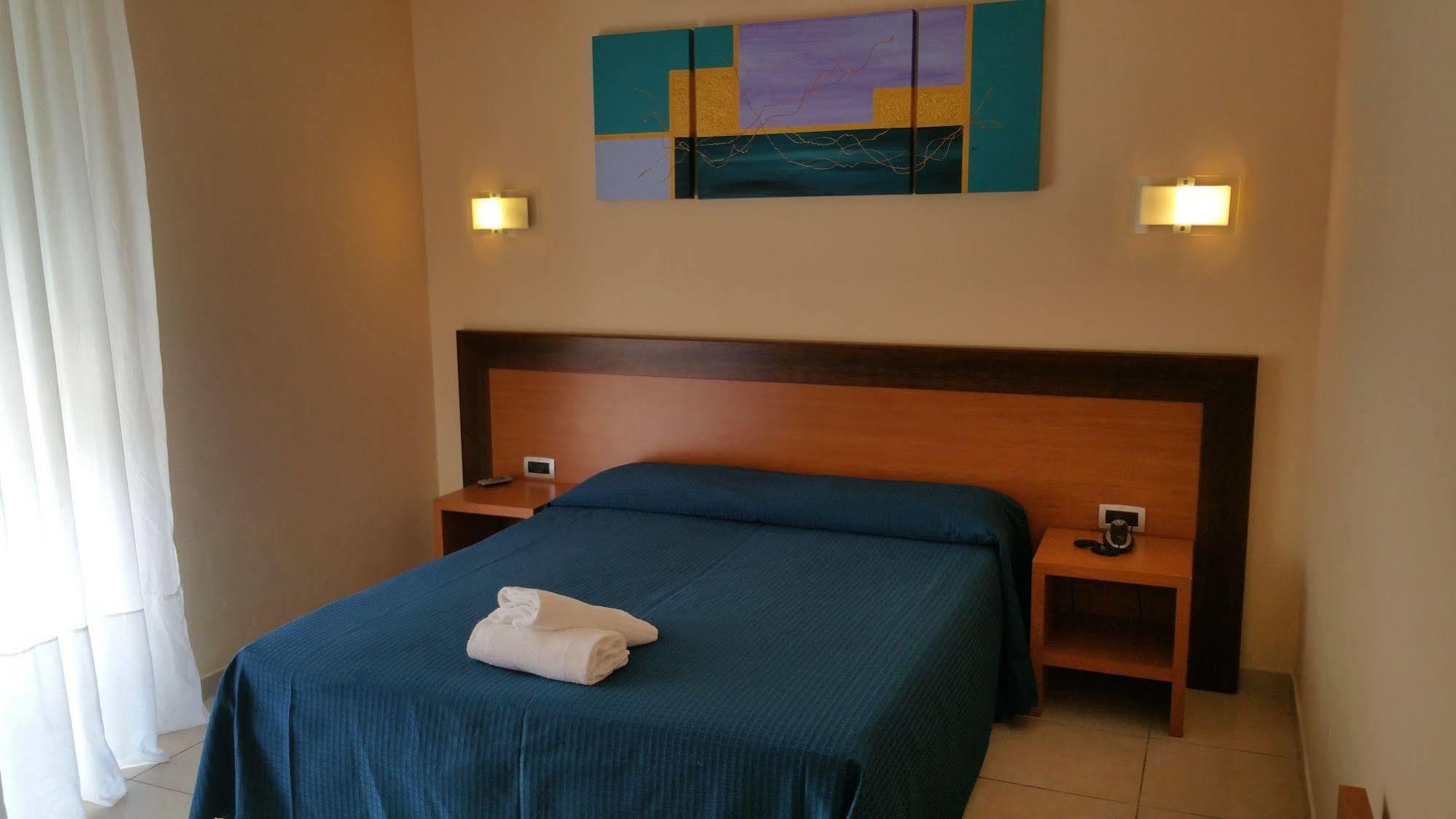 Hotel Club Koine Otranto Bagian luar foto